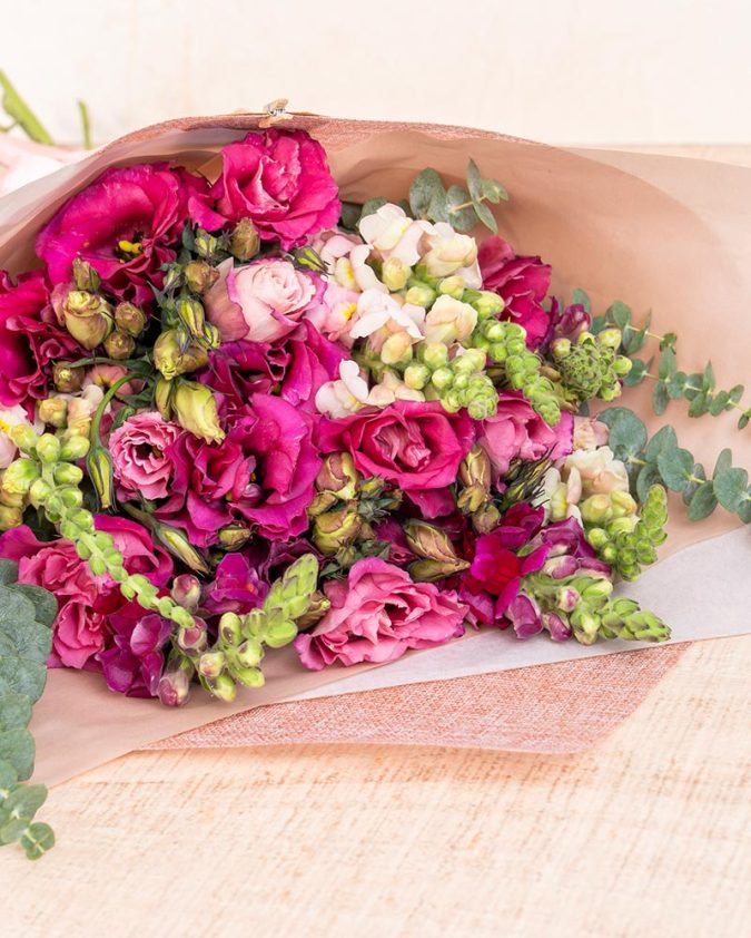 Ramo de lisianthus fucsia, dogo fucsia y silver